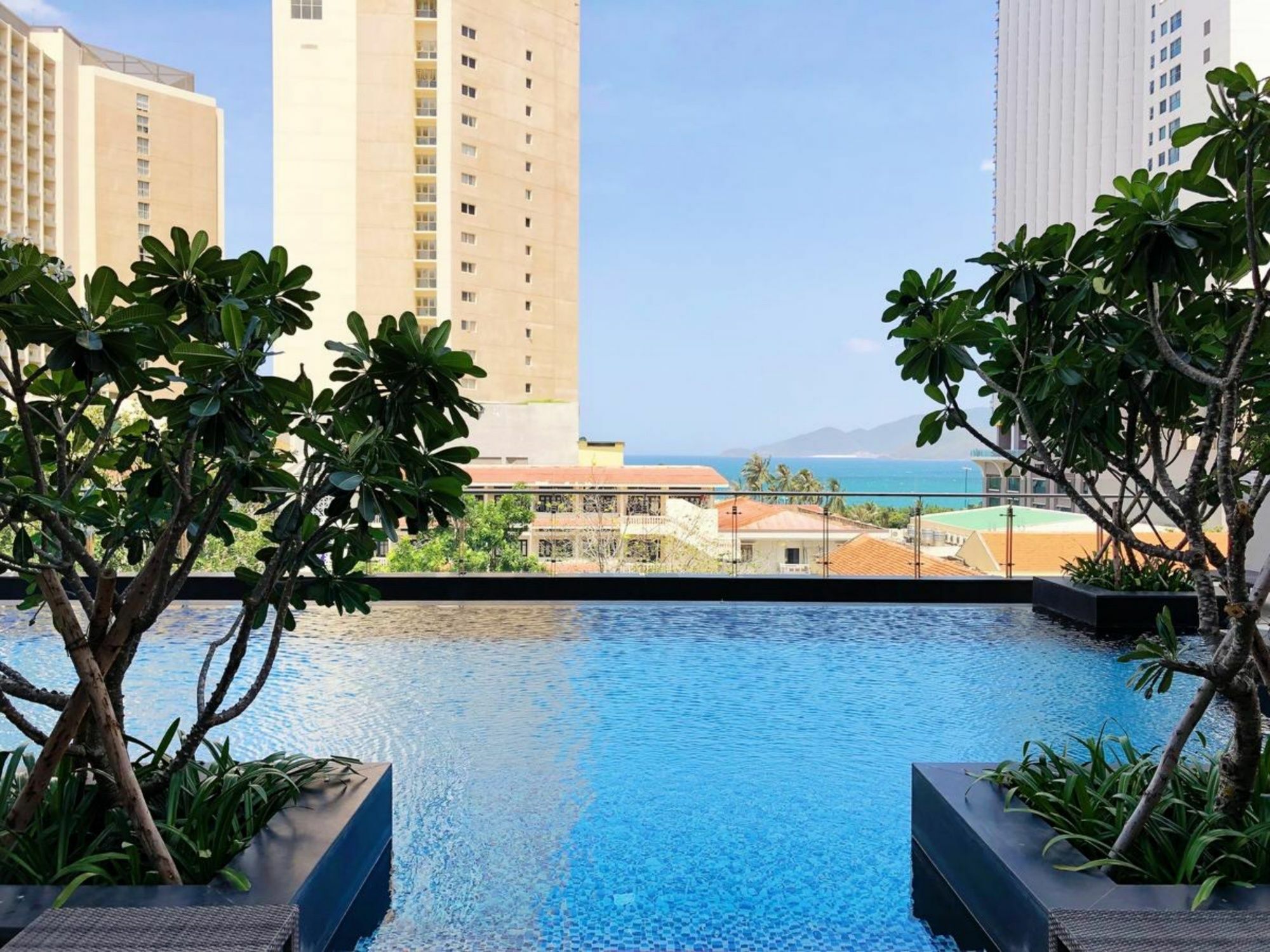 Parama Apartments Balcony Beachfront Nha Trang Bagian luar foto