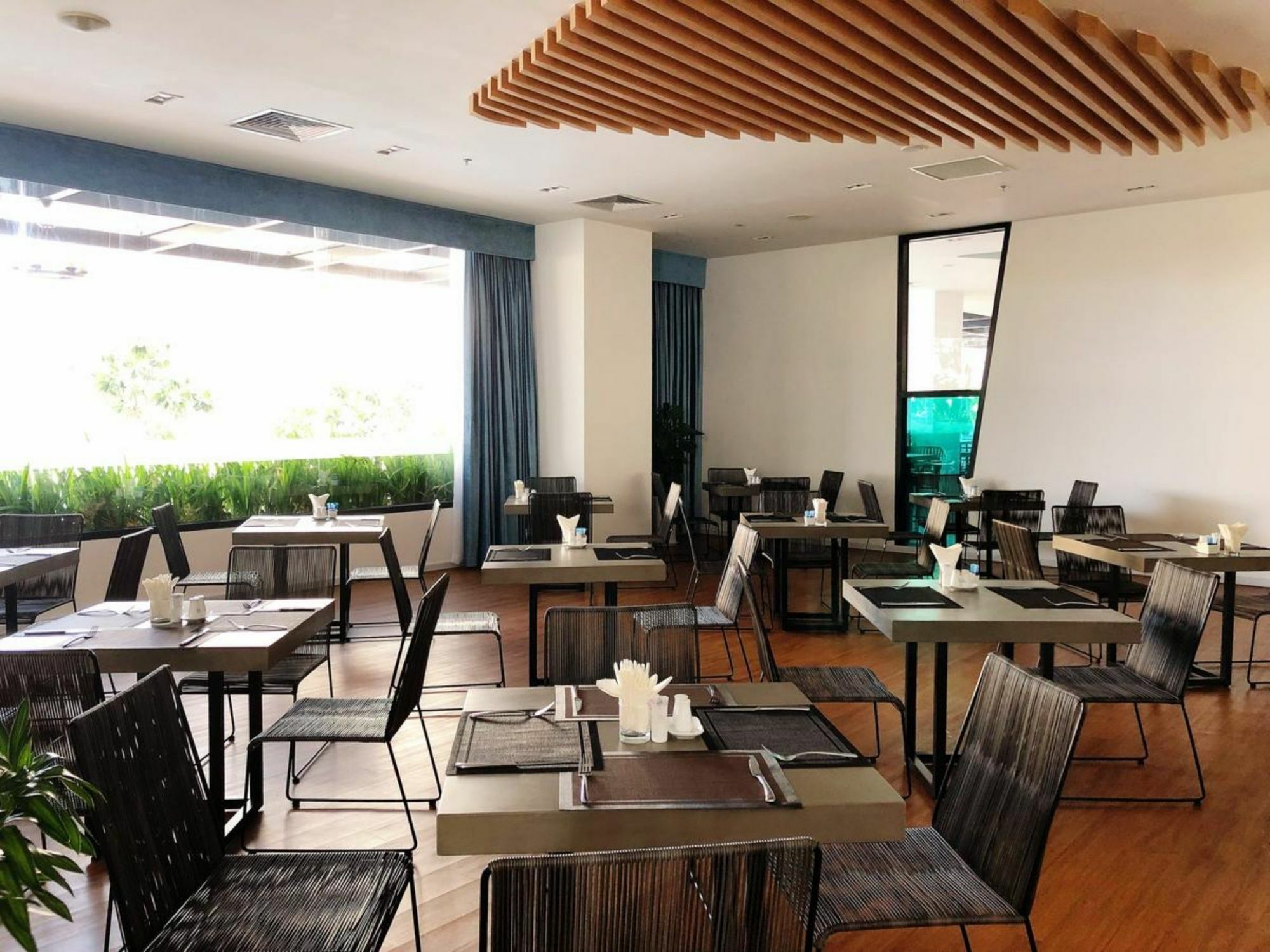 Parama Apartments Balcony Beachfront Nha Trang Bagian luar foto